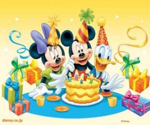 Układanka Mickey myszy na jego przyjęcie rocznicowe