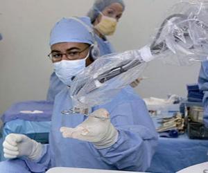 Układanka Chirurg przygotowane do interwencji na pacjenta na sali operacyjnej i sali operacyjnej