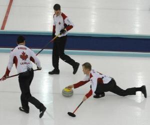 Układanka Curling to sport precyzji zbliżonej do miski lub bocce angielskim, występował w lodowisko.