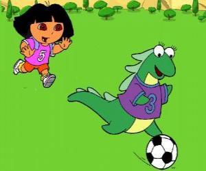 Układanka Dora grać w piłkę nożną ze swoją przyjaciółką Isa iguana