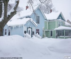 Układanka Dwa domy pokryte śniegiem