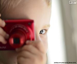 Układanka Dziecko z aparatem fotograficznym