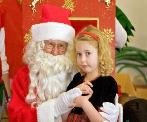 Układanka Dziewczyna rozmawia z Santa Claus siedzi na kolanach