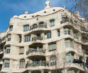 Układanka Dzieła Antoniego Gaudiego. La Pedrera i Casa Mila przez Gaudiego, Barcelona, Hiszpania.
