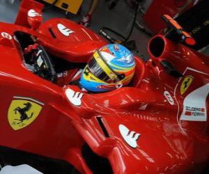 Układanka Fernando Alonso, przygotowuje się do wyścigu Ferrari
