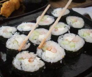 Układanka Japońskie jedzenie pałeczkami, wiadomo, jak sushi maki, ponieważ jest walcowane z wodorostów