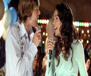 Układanka Karaoke singing Gabriella Montez (Vanessa Hudgens), Troy Bolton (Zac Efron)