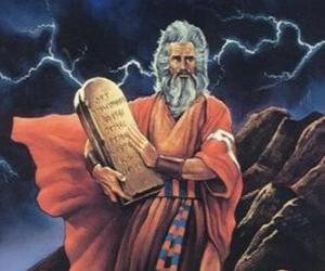 Układanka Mojżesz z tablice z prawem, na którym są napisane dziesięć przykazań