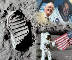 Układanka Neil Armstrong (1930-2012) – astronauta NASA i pierwszy człowiek na Księżycu dotarł do 21 lipca 1969 w ramach misji Apollo 11