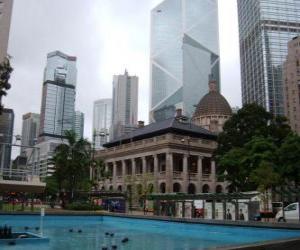 Układanka Neoklasycystycznym budynku w mieście, w Hong Kongu