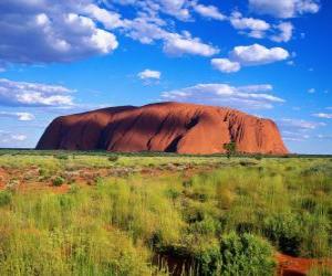 Układanka Ogromny monolit Uluru National Park Uluru-Kata Tjuta, Australia.