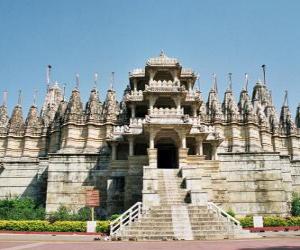 Układanka Ranakpur Temple, największy Jain świątyni w Indiach. Świątynia zbudowana z marmuru