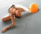 Gimnastyka artystyczna - ćwiczenia z piłką