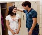 Troy Bolton (Zac Efron) rozmawia z Gabriella Montez (Vanessa Hudgens)