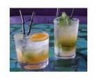 Szklance lemoniady lub soda cytryna gotowy do picia