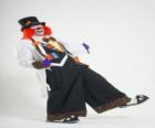 Clown z pełnym stroju clowna, kapelusz, perukę, rękawiczki, krawat, spodnie i buty big big