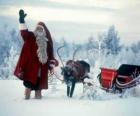 Święty Mikołaj machając z jego sań