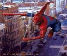Spider Man porusza się w sposób bardzo szybki i zwinny w mieście bilansowania się z jego pajęczyna