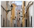 Village Street w Menorca, Hiszpania