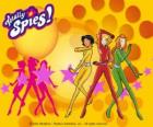 Superszpiegiem zespół z Totally Spies. Sam, Clover i Alex z garniturów szpieg
