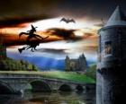 Zaczarowanym zamku w noc Halloween z wiedźma latania na miotle jej magia
