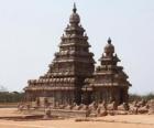Świątynia nadbrzeżna ponad wygląda Zatoki Bengalskiej i jest zbudowany z bloków granitowych, Mahabalipuram, Indie