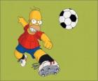 Homer Simpson gry w piłkę nożną