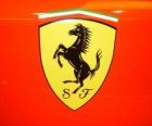 logo Ferrari, włoski samochód sportowy marki