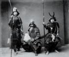 Trzy autentycznych wojowników, z pancerz, hełm kabuto i uzbrojony 