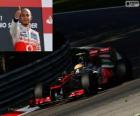 Lewis Hamilton świętuje swoje zwycięstwo w Grand Prix Włoch 2012