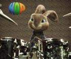 Hop królik z podudzia tworzyć muzykę z zestawu perkusyjnego