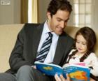 Tata pomaga czytanie jego córka