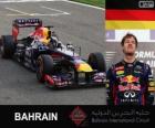 Sebastian Vettel świętuje swoje zwycięstwo w Grand Prix Bahrajnu 2013