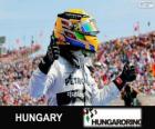 Lewis Hamilton świętuje swoje zwycięstwo w Grand Prix Węgier 2013