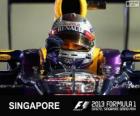 Sebastian Vettel świętuje swoje zwycięstwo w Grand Prix Singapuru 2013