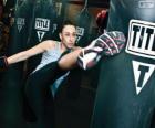 Pełny kontakt kickboxing lub szkolenia hits fighter na worek