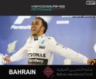 Lewis Hamilton świętuje swoje zwycięstwo w Grand Prix Bahrajnu w 2015