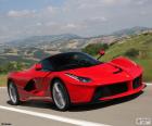 LaFerrari jest ograniczona produkcja hybrydowy samochód sportowy zbudowany przez producenta włoski sportowych samochodów Ferrari