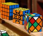 Różne rodzaje Kostka Rubika mechaniczne puzzle 3d wynalazł w 1974 przez Erno Rubik