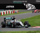 Brytyjski kierowca Lewis Hamilton, trzeci w Grand Prix Japonii 2016, z jego Mercedes