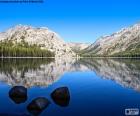 Tenaya jezioro jest jezioro alpejskie, położony w Parku Narodowym Yosemite w Kalifornii, Stany Zjednoczone