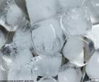 Kostki lodu są małe kawałki wiadro lodu, który jest powszechnie używany do chłodzenia napojów