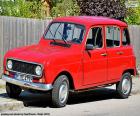 Czerwony Renault 4, R4, narzędzie produkowany przez francuską firmę Renault w latach 1961-1994