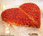 Bogaty w kształcie serca ciasta truskawkowego aby świętować Walentynki