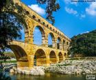 Pont du Gard jest Rzymski akwedukt, usytuowany w miejscowości Remoulins, w Gard, Francja