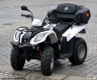 ATV lub quad jest czterech pojazdów kołowych, przypominający motocykl