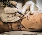 Artysta tatuażu