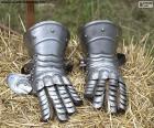 Rękawice były częścią zbroi noszonej przez rycerzy średniowiecza. Były to metalowe rękawiczki, które kiedyś chroniły swoje palce, ręce, ...