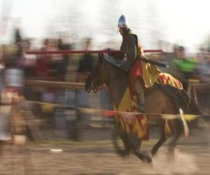 Układanka Rycerz rozpoczęła szybki atak wroga włócznią na koniu