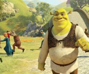 Układanka Shrek spaceru po mieście i prowadzi ludzi